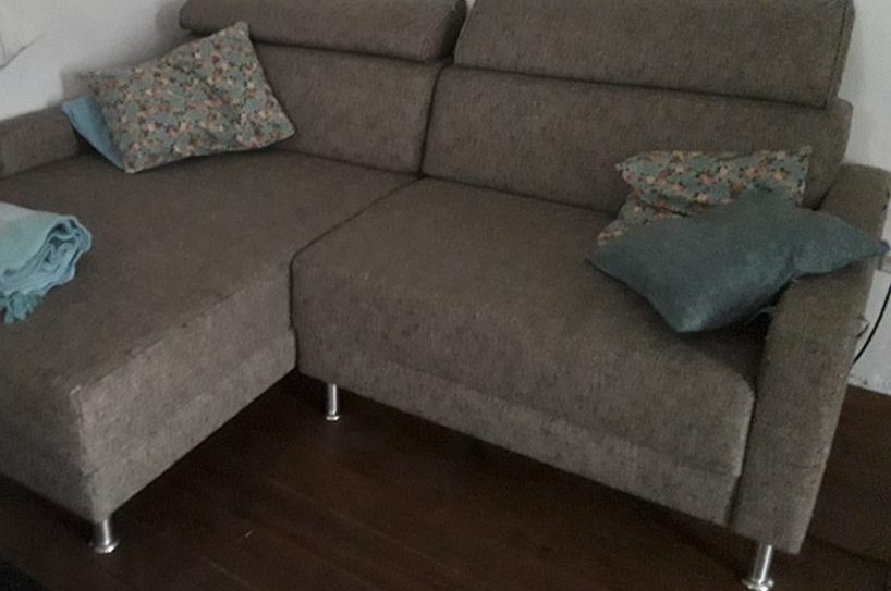 Modernes Ecksofa, vorher