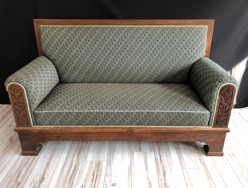 Sofa mit Überbau (spätes 19. Jh), nachher